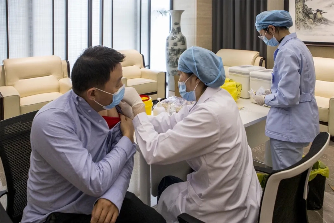 疫苗接種進企業(yè)，貼心服務(wù)暖人心